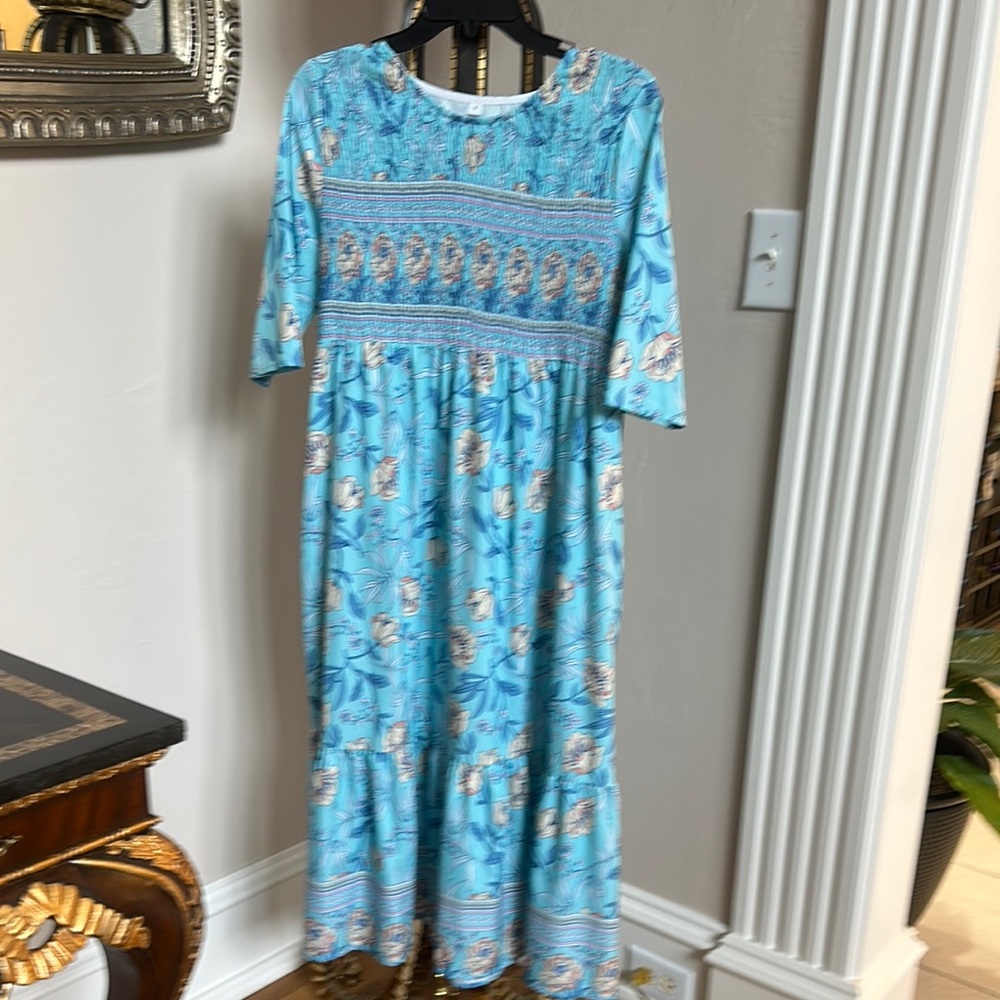Light Blue Midi Sundress with 3/4 Sleeves and Crew Neck